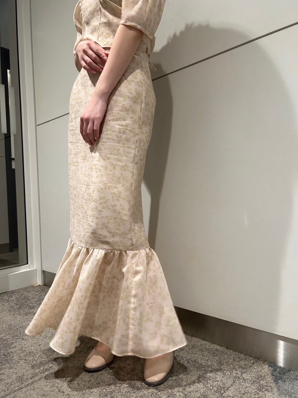 「春コーデ、花柄、ブラウス、スカート、オトナ女子、骨格ウェーブ、deicy、mecouture」｜「ME COUTUREのポワンティエフルールブラウス（シャツ/ブラウス、ピンク系）」を使った、DEICYさん（レディース・160cm）の春コーディネートの2枚目の写真