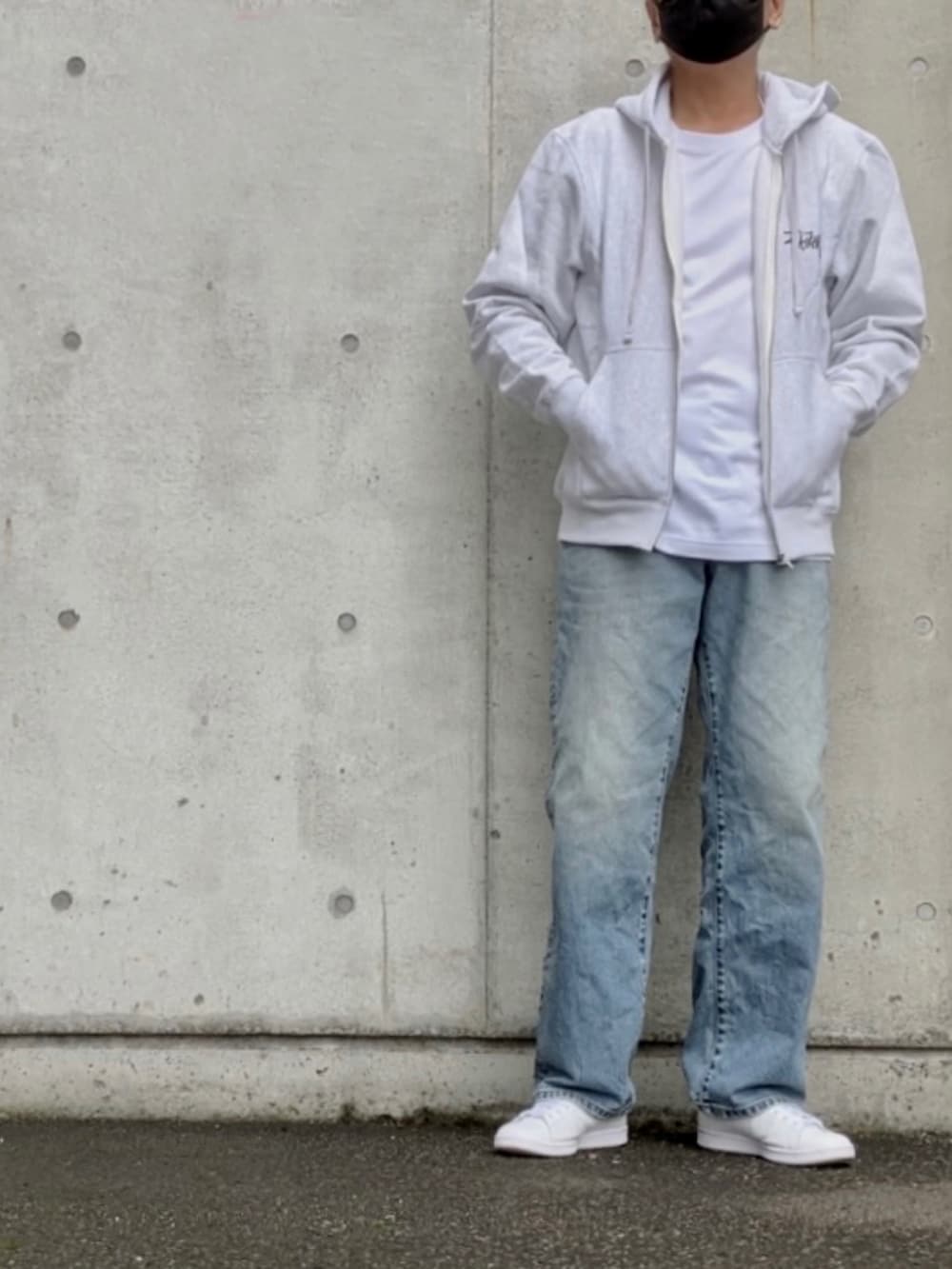 「PR、エドウィン、EDWIN、edwinjapan、デニム、シンプルスタイル、ワイドデニム、秋服まるっと大公開、アダルトおカワたん部」｜「EDWINのXV ワイドデニムパンツ（デニムパンツ、ブルー系）」を使った、イーサン・ハントさん（メンズ・181cm）の秋コーディネートの2枚目の写真