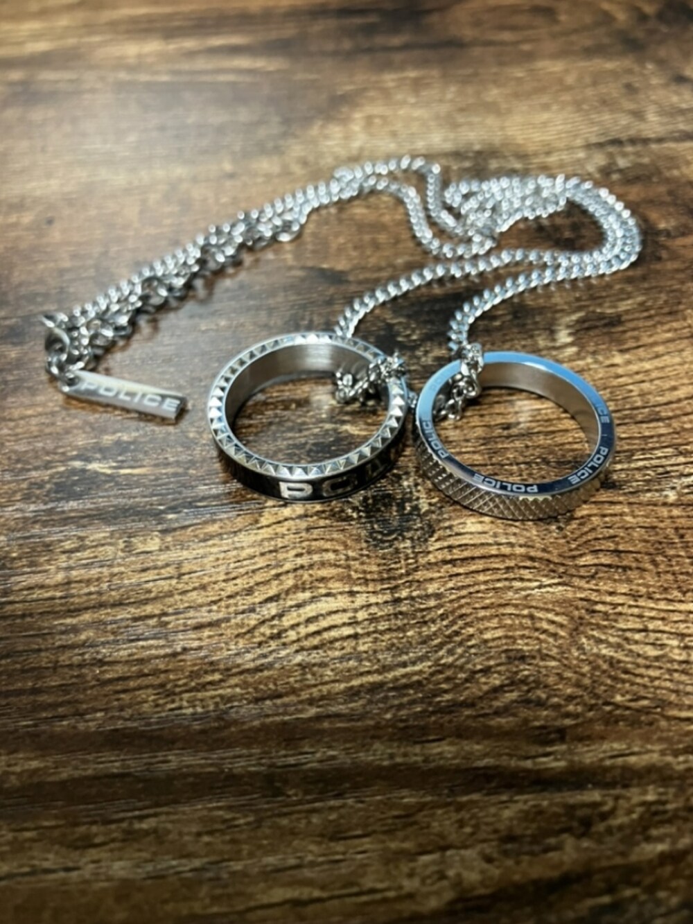 「PR、ポリス、POLICE、THEPLATINUMSELECT、リー、LEE、Lee、leejapan、秋服コーデ、サイドゴアブーツ、秋服まるっと大公開、デニム、ペインターパンツ、ネックレス、アダルトおカワたん部」｜「POLICEの【POLICE】ポリス DUO メンズ ネックレス（ネックレス、ブラック系）」を使った、イーサン・ハントさん（メンズ・181cm）の秋コーディネートの3枚目の写真