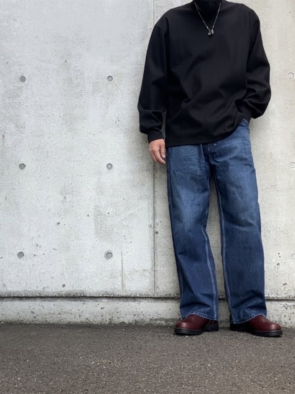「PR、ポリス、POLICE、THEPLATINUMSELECT、リー、LEE、Lee、leejapan、秋服コーデ、サイドゴアブーツ、秋服まるっと大公開、デニム、ペインターパンツ、ネックレス、アダルトおカワたん部」｜「POLICEの【POLICE】ポリス DUO メンズ ネックレス（ネックレス、ブラック系）」を使った、イーサン・ハントさん（メンズ・181cm）の秋コーディネートの2枚目の写真