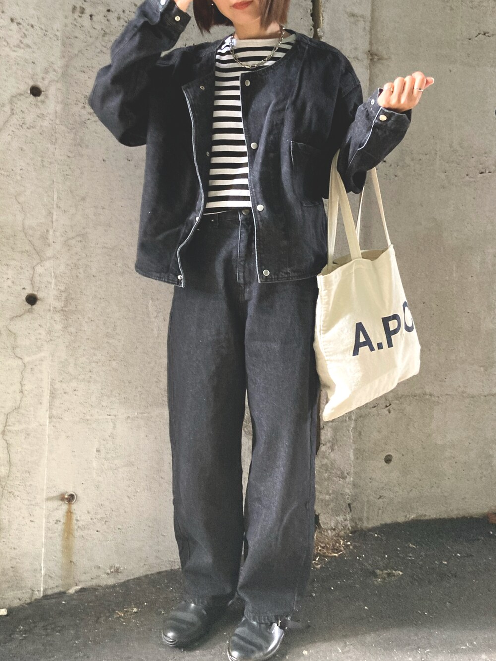 「カジュアルコーデ、大人女子、おでかけコーデ、デニム」｜「A.P.C.のアイテム（トートバッグ、ホワイト系）」を使った、asfy♡さん（レディース・160cm）の秋コーディネートの2枚目の写真