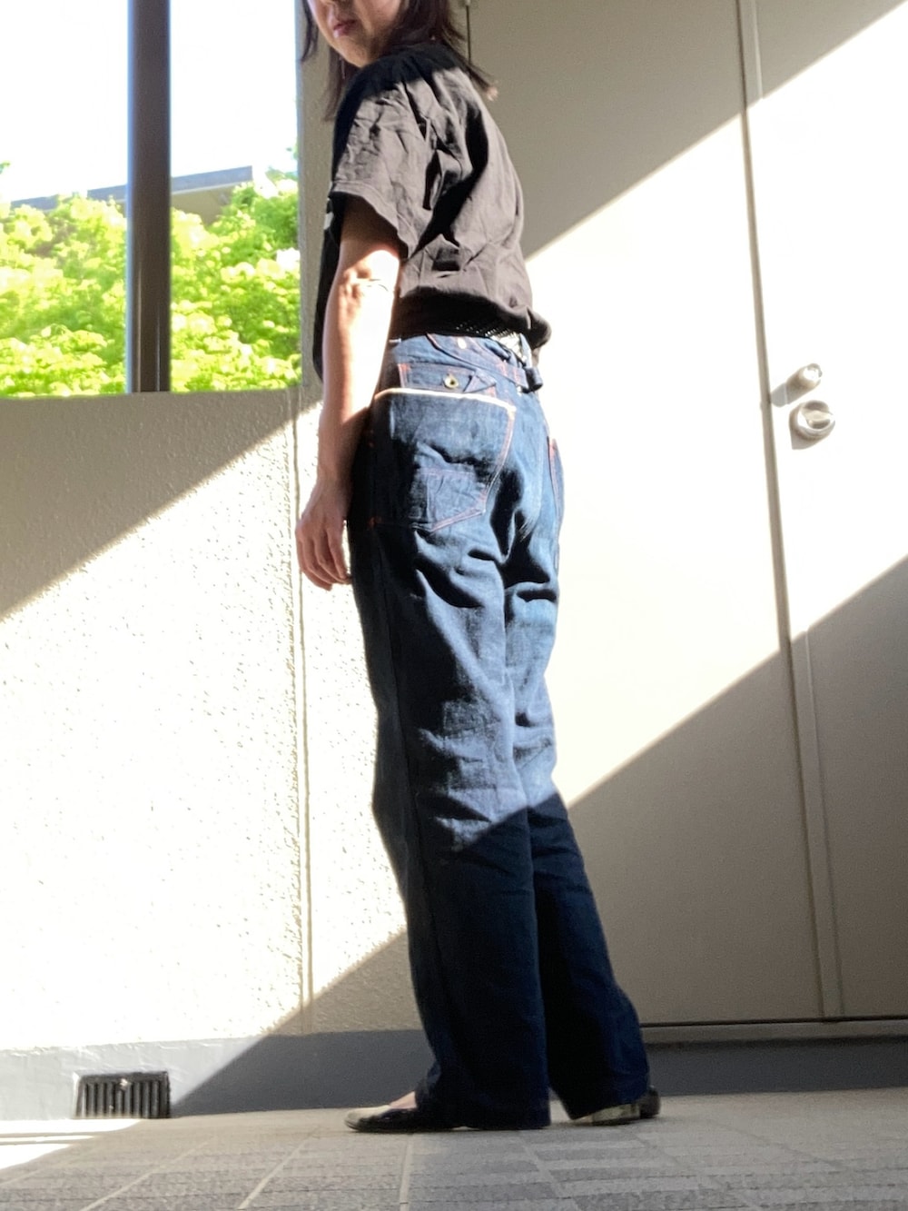 「JEANASiS、johnbull、メンズデニム、デニム、デニムパンツ、デニムコーデ、Pedro」｜「Johnbullのアイテム（デニムパンツ、ブルー系）」を使った、ラムちゃんさん（レディース・167cm）の春コーディネートの2枚目の写真
