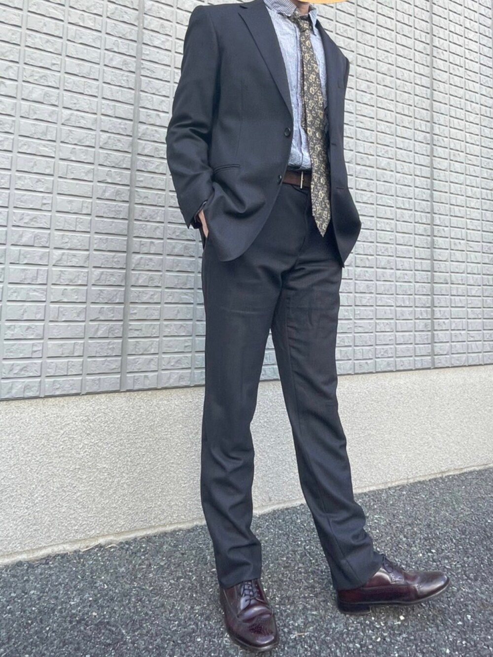 「初出勤、ビジネススタイル、チェスターコート、カーキアウター、カーキパンツ、カーキジャケット、グレーコーデ、ネクタイ」｜「LIDNMのSuper140s OFFICER COAT（チェスターコート、グリーン系）」を使った、Ryoさん（メンズ・182cm）の冬コーディネートの4枚目の写真