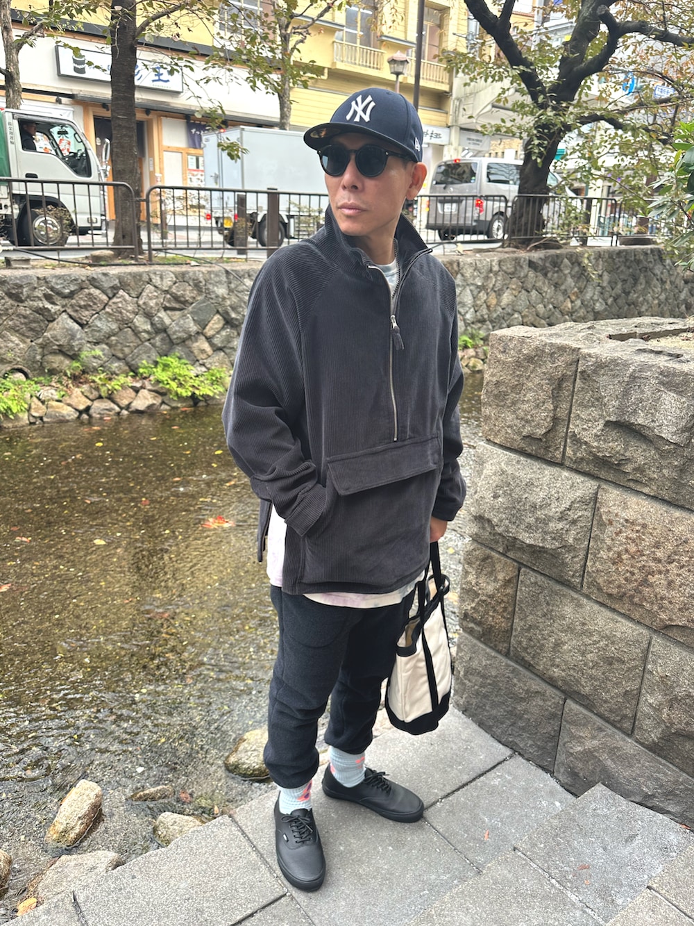 「レザー、スニーカー、スニーカーコーデ、VANS、authentic、M-65、休日コーデ、大人カジュアル、おじさん、ストリート、ブリーフィング、ニューエラ、ソックスイン、ミリタリー、POP TRADING COMPANY」｜「NEW ERAのNEW ERA/ニューエラ キャップ LP 59FIFTY MLBオンフィールド ニューヨーク・ヤンキース ゲーム 13554936（キャップ、ブルー系）」を使った、dai5rouさん（メンズ・170cm）の秋コーディネートの2枚目の写真