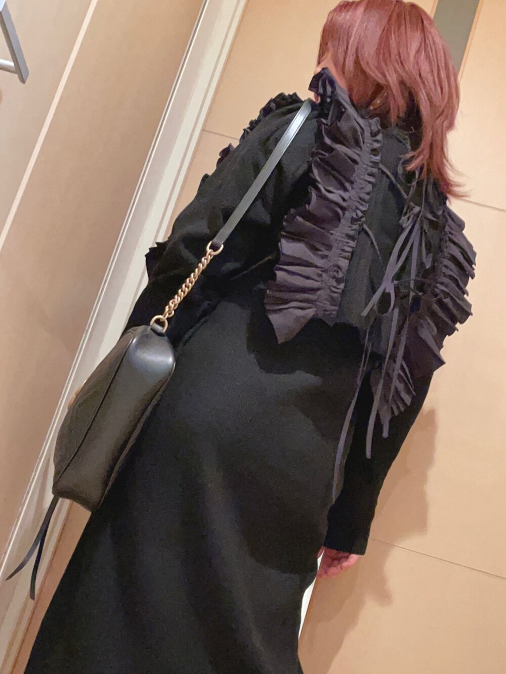「ロングワンピース、おしゃれさんと繋がりたい、SNIDEL、GUCCI、キレイめ」｜「GUCCIのアイテム（ショルダーバッグ、ブラック系）」を使った、JIMINlEさん（レディース・156cm）の秋コーディネートの2枚目の写真