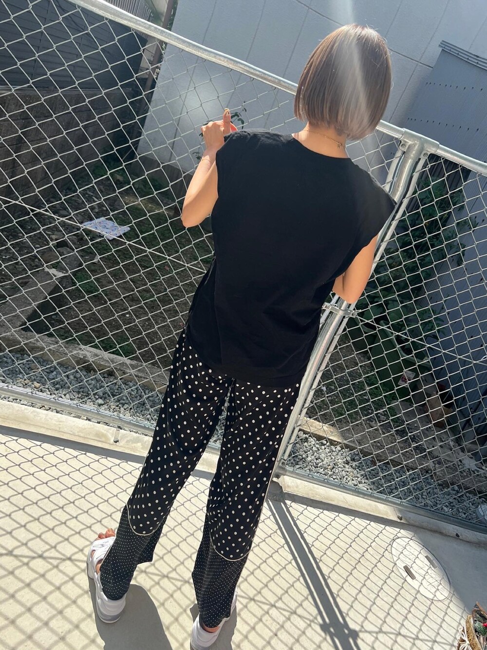 「夏コーデ、カジュアルコーデ、楽チンコーデ、今日のコーデ、おしゃれさんと繋がりたい、ノースリーブ、プチプラ、水玉」｜「CANAL JEANのvia j(ヴィアジェイ) ワイドショルダータンクトップ（タンクトップ、ブラック系）」を使った、aiさん（レディース・161cm）の夏コーディネートの2枚目の写真