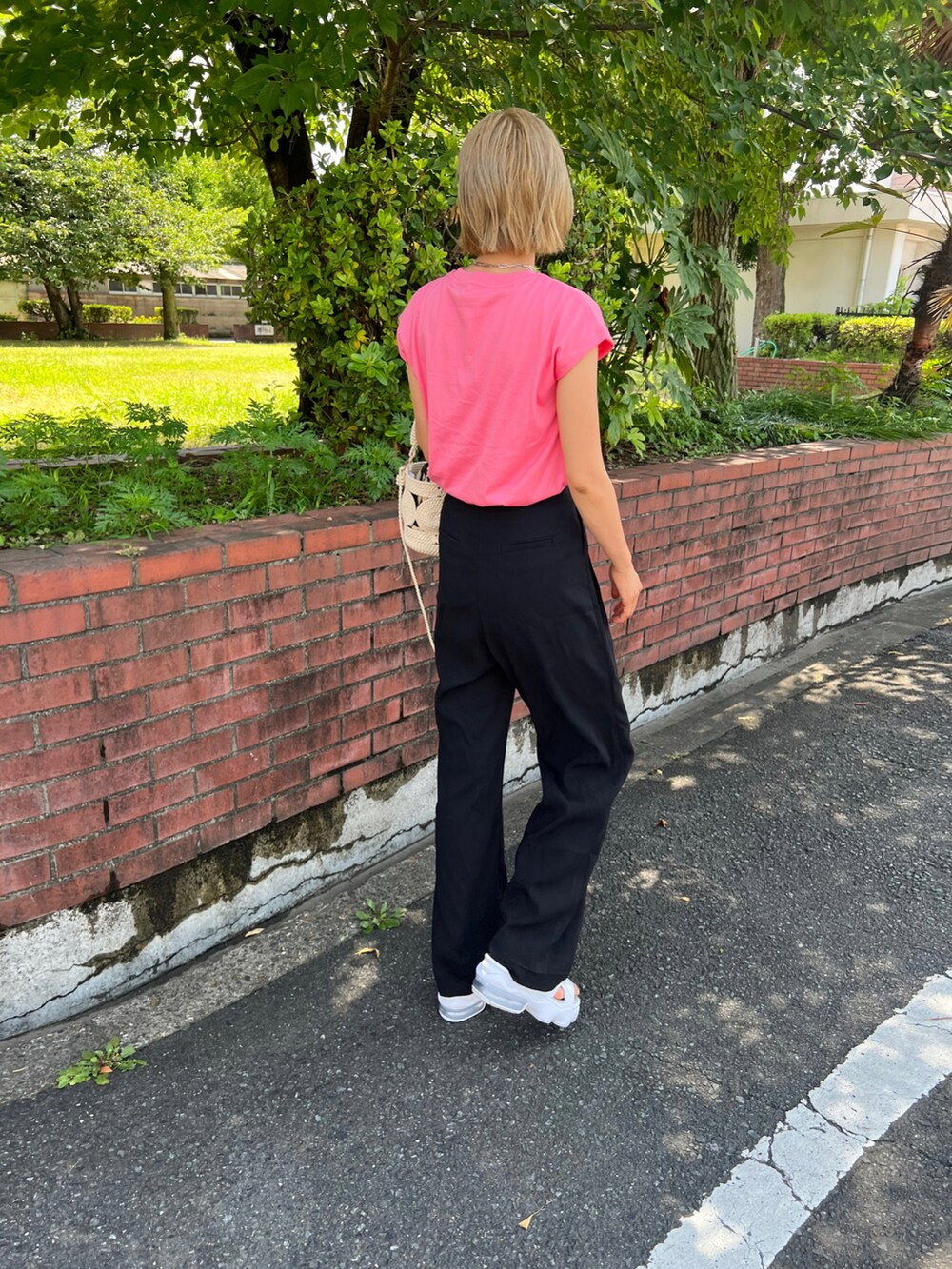 「夏コーデ、オトナカジュアル、シンプルコーデ、summer、カラーコーデ、ノースリーブ、ママコーデ、カジュアルコーデ、カジュアル」｜「SENSE OF PLACE by URBAN RESEARCHのオーガニックコットンフレンチスリーブTシャツ（Tシャツ/カットソー、ピンク系）」を使った、aiさん（レディース・161cm）の夏コーディネートの2枚目の写真
