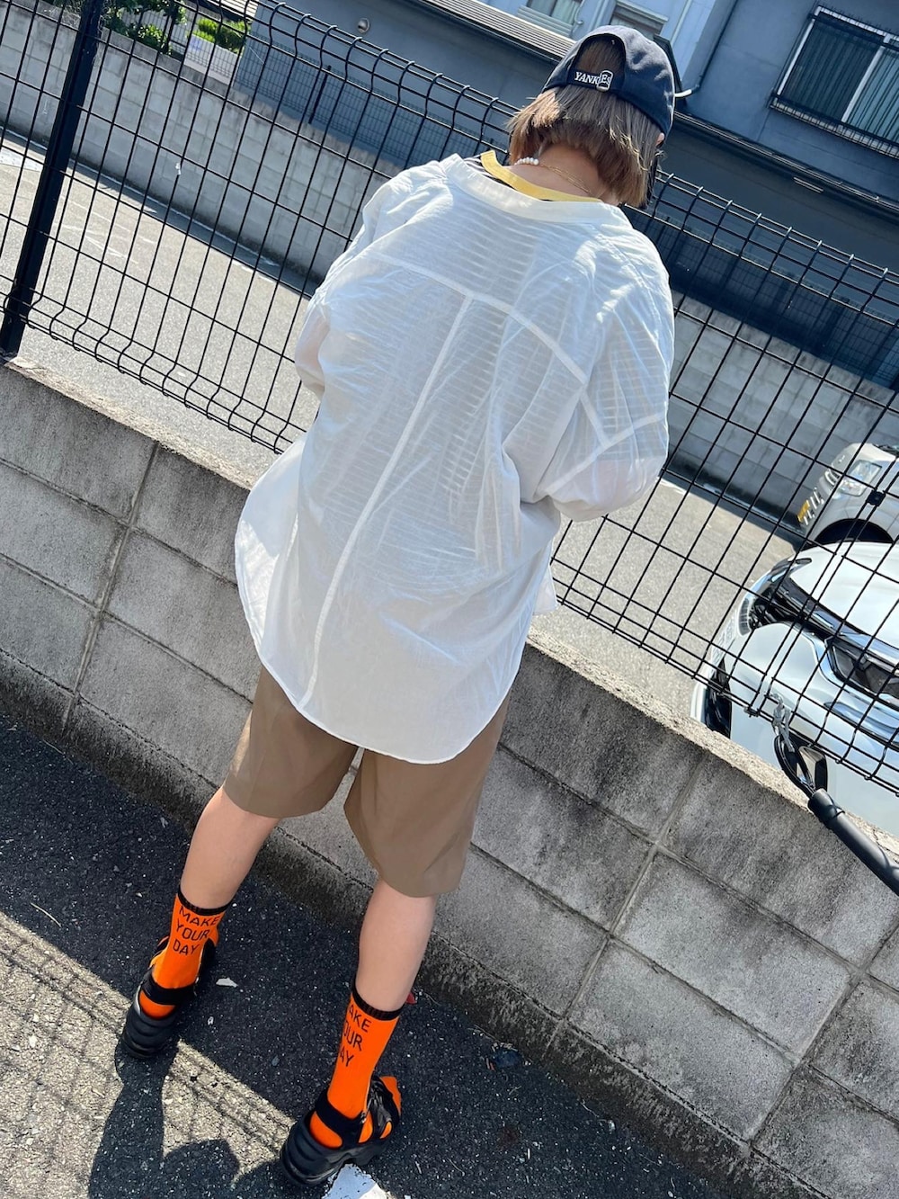 「夏コーデ、カジュアルコーデ、プチプラコーデ、NIKE、ブラウス、ボーイッシュ、ボーイズライク、ママコーデ」｜「SHIPS anyの【SHIPS any別注】THE KNiTS: カラーボーダー リンガーTEE◆（Tシャツ/カットソー、ブルー系）」を使った、aiさん（レディース・161cm）の夏コーディネートの2枚目の写真