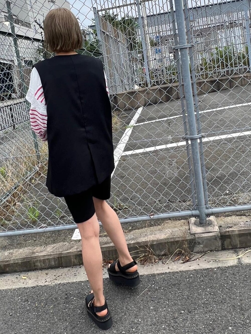 「カジュアル、シンプル、サンダルコーデ、夏、ootd、今日のコーデ、厚底サンダル、プチプラコーデ、ママコーデ」｜「Dr. Martensの【Dr.Martens】VOSS QUAD SNDL（サンダル、ブラック系）」を使った、aiさん（レディース・161cm）の夏コーディネートの2枚目の写真