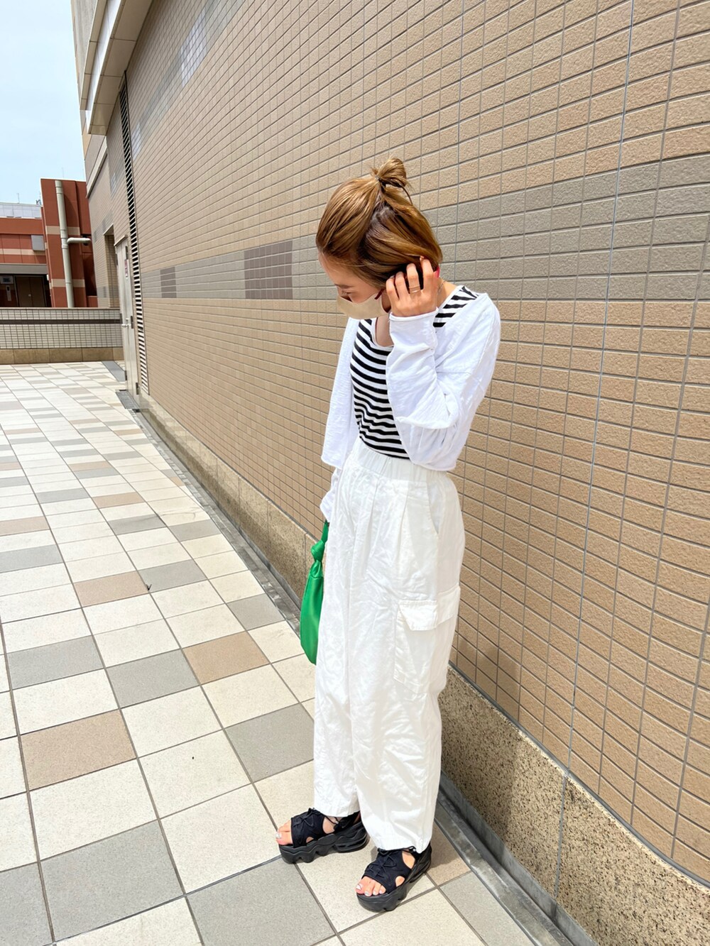 「カジュアル、オトナカジュアル、夏、ootd、プチプラ、NIKE、サンダル、ボーダー」｜「無印良品のアイテム（Tシャツ/カットソー、ホワイト系）」を使った、aiさん（レディース・161cm）の春コーディネートの2枚目の写真