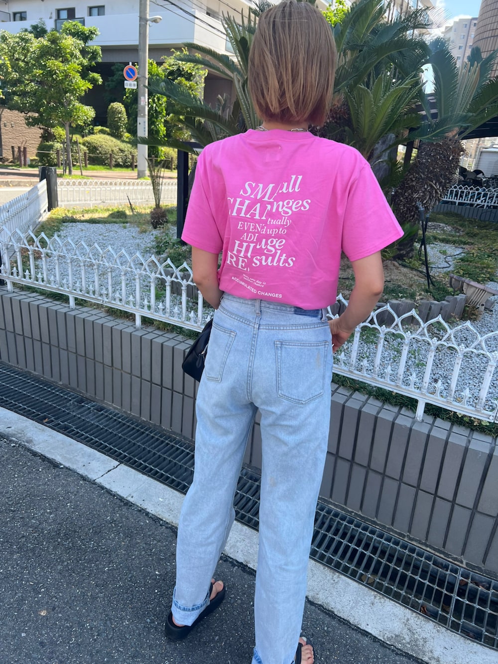 「お洒落さんとつながりたい、夏だ！Tシャツ着よう！、今日のコーデ、カラーコーデ、プチプラコーデ、カジュアル、サンダルコーデ、デニム」｜「TODAYFULのNEIL'sデニム（デニムパンツ、ブルー系）」を使った、aiさん（レディース・161cm）の夏コーディネートの2枚目の写真