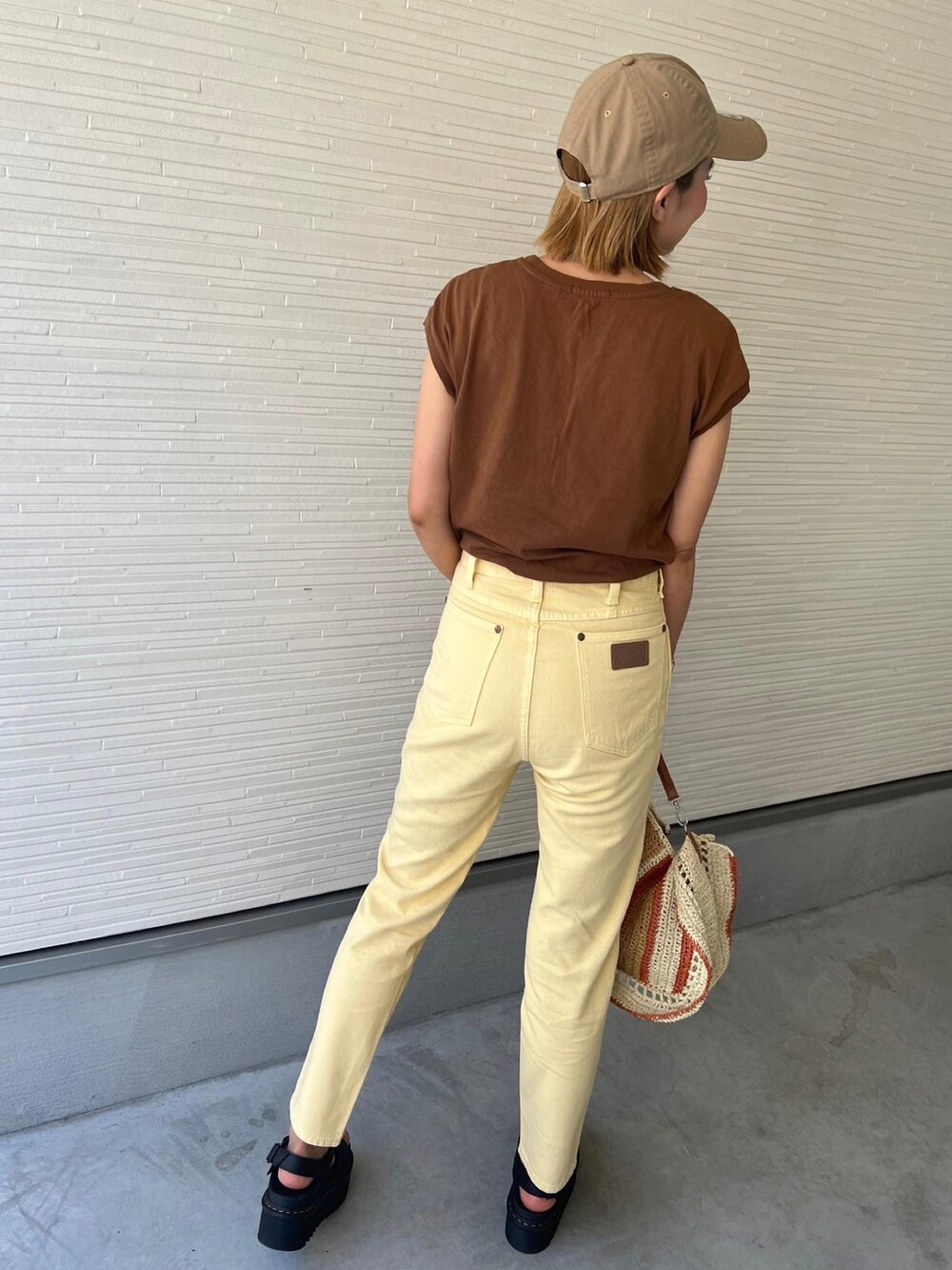 「楽チンコーデ、おしゃれさんと繋がりたい、サンダル、夏だ！Tシャツ着よう！、カラーコーデ、プチプラ、ootd、ビタミンカラー、カジュアル、ママコーデ、シンプル、着回しコーデ」｜「Wranglerの【Wrangler/ラングラー】スリムカラージーンズ（その他パンツ、イエロー系）」を使った、aiさん（レディース・161cm）の夏コーディネートの2枚目の写真