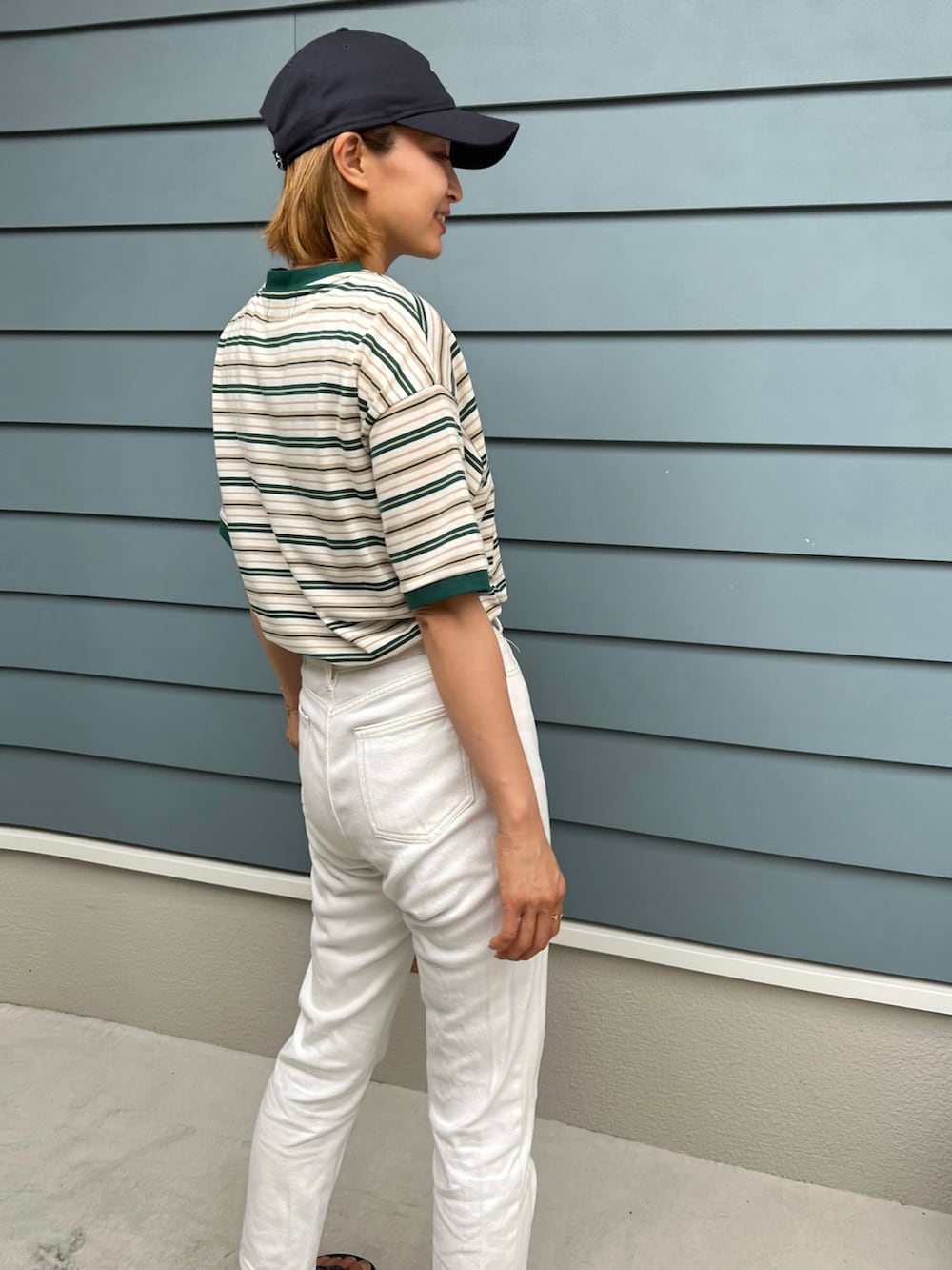 「シンプルコーデ、春夏コーデ、カジュアルコーデ、ママコーデ、プチプラコーデ、着回しコーデ、ボーダー」｜「CANAL JEANのアイテム（パンツ、ホワイト系）」を使った、aiさん（レディース・161cm）の夏コーディネートの2枚目の写真