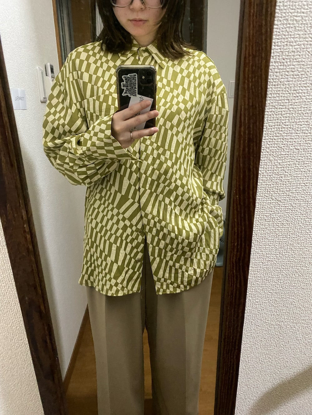 「TODAYFUL コーデ、春カラー、春アウター」｜「TODAYFULのジオメトリックオーバーシャツ（シャツ/ブラウス、グリーン系）」を使った、のんさん（レディース・161cm）の冬コーディネートの2枚目の写真