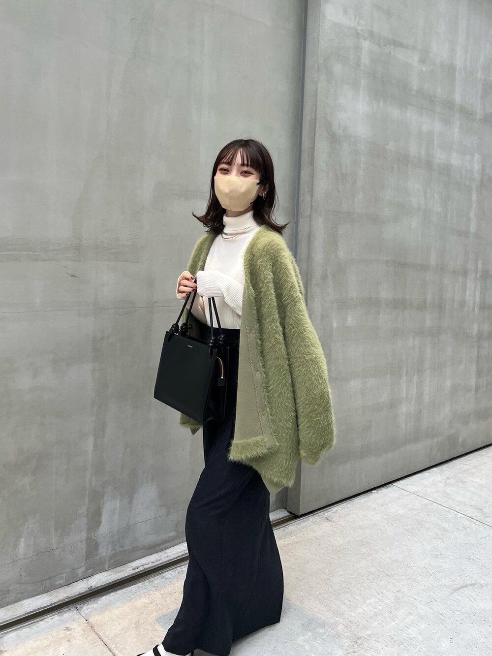 【コーデのアクセントに】Jil Sander トップハンドルバッグ まる|JIL SANDERのバッグを使ったコーディネート - WEAR