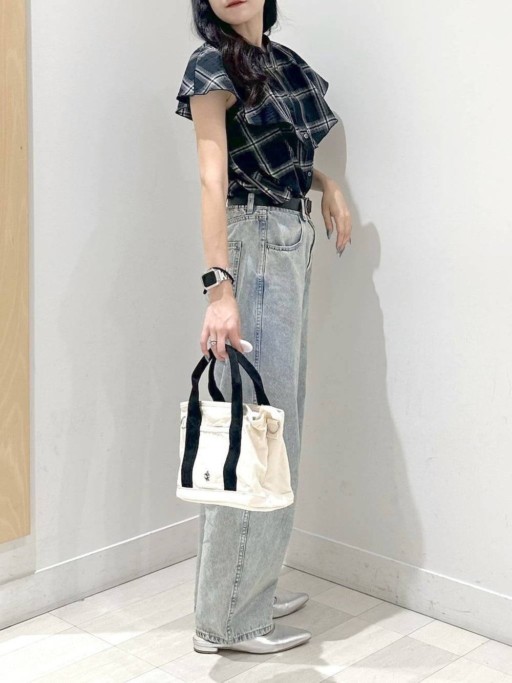 「カジュアル、着痩せ、ベーシック/シンプル、夏コーデ、GLOBAL WORK、GOOD DENIM_GLOBAL WORK」｜「GLOBAL WORKの3ROOM2WAYキャンバストート/286161（トートバッグ、ホワイト系）」を使った、ぽてとさん（レディース・158cm）の夏コーディネートの3枚目の写真