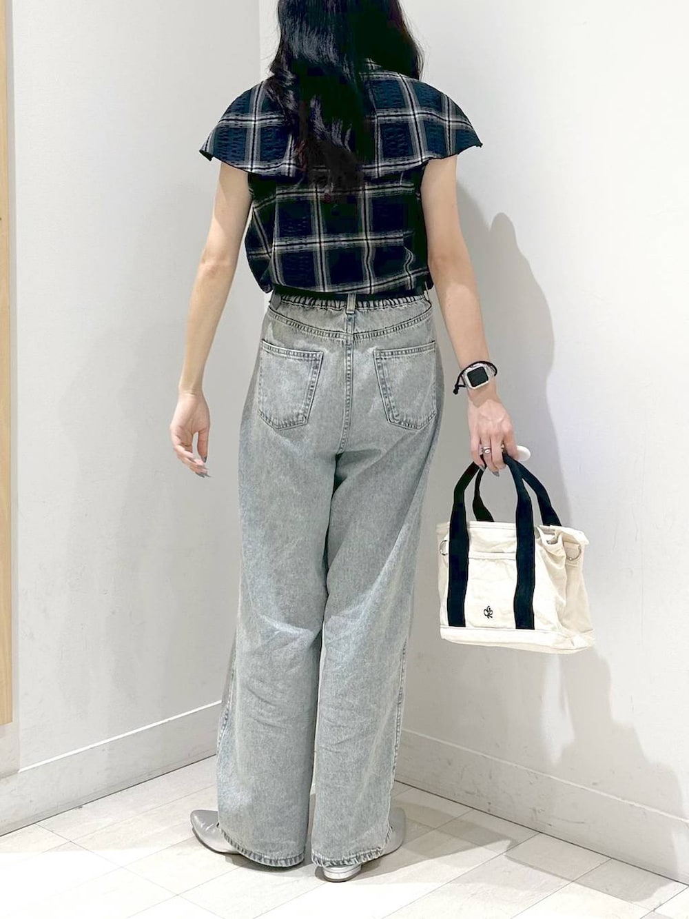 「カジュアル、着痩せ、ベーシック/シンプル、夏コーデ、GLOBAL WORK、GOOD DENIM_GLOBAL WORK」｜「GLOBAL WORKの3ROOM2WAYキャンバストート/286161（トートバッグ、ホワイト系）」を使った、ぽてとさん（レディース・158cm）の夏コーディネートの4枚目の写真