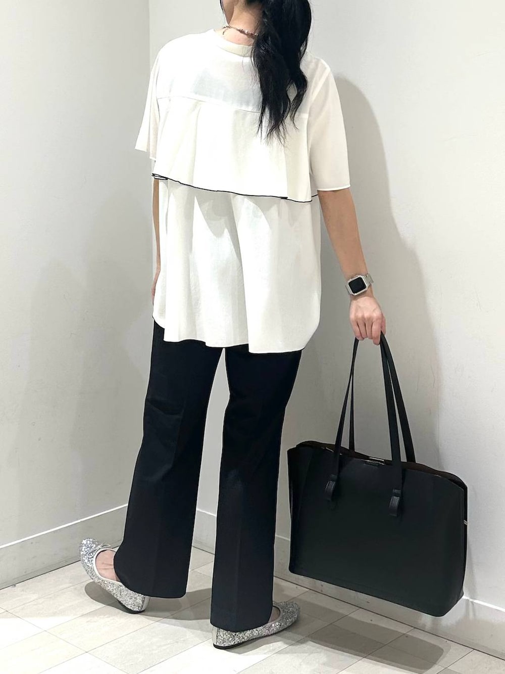「着痩せ、体型カバー、ベーシック/シンプル、ブラウス、スゴラクパンツ_GLOBAL  WORK」｜「GLOBAL WORKのらくっション撥水バレエ/135873（バレエシューズ、シルバー系）」を使った、ぽてとさん（レディース・158cm）の夏コーディネートの3枚目の写真
