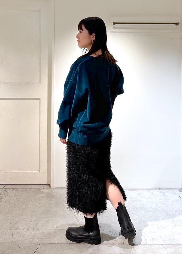 「CreamyCotton、クリーミーコットン、プルオーバー、オーガニックコットン、グリーン、COUTURE D'ADAM、フェザー、ブラック、REMME、チェルシーブーツ、レザー、BRENTELLA、バッグ、初春コーデ、秋コーデ」｜「REMMEの【REMME（レメ）】クラシックチェルシーブーツ（ブーツ、ブラック系）」を使った、michiruさん（レディース・156cm）の冬コーディネートの5枚目の写真