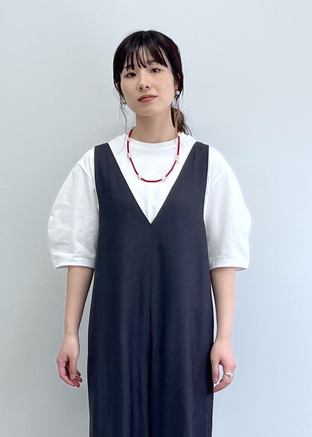 「ラウンドスリーブ、オールインワン、NICOLAS LAINAS、Raponesa General Store、初春コーデ、春コーデ、初夏コーデ、デートコーデ、お出かけコーデ、旅行コーデ、アウトドアコーデ、推し活コーデ、女子会コーデ、大人カジュアル、パンツスタイル」｜「NICOLAS LAINASの【NICOLAS LAINAS（ニコラスライナス）】サンダル（サンダル、ブラック系）」を使った、michiruさん（レディース・156cm）の春コーディネートの8枚目の写真
