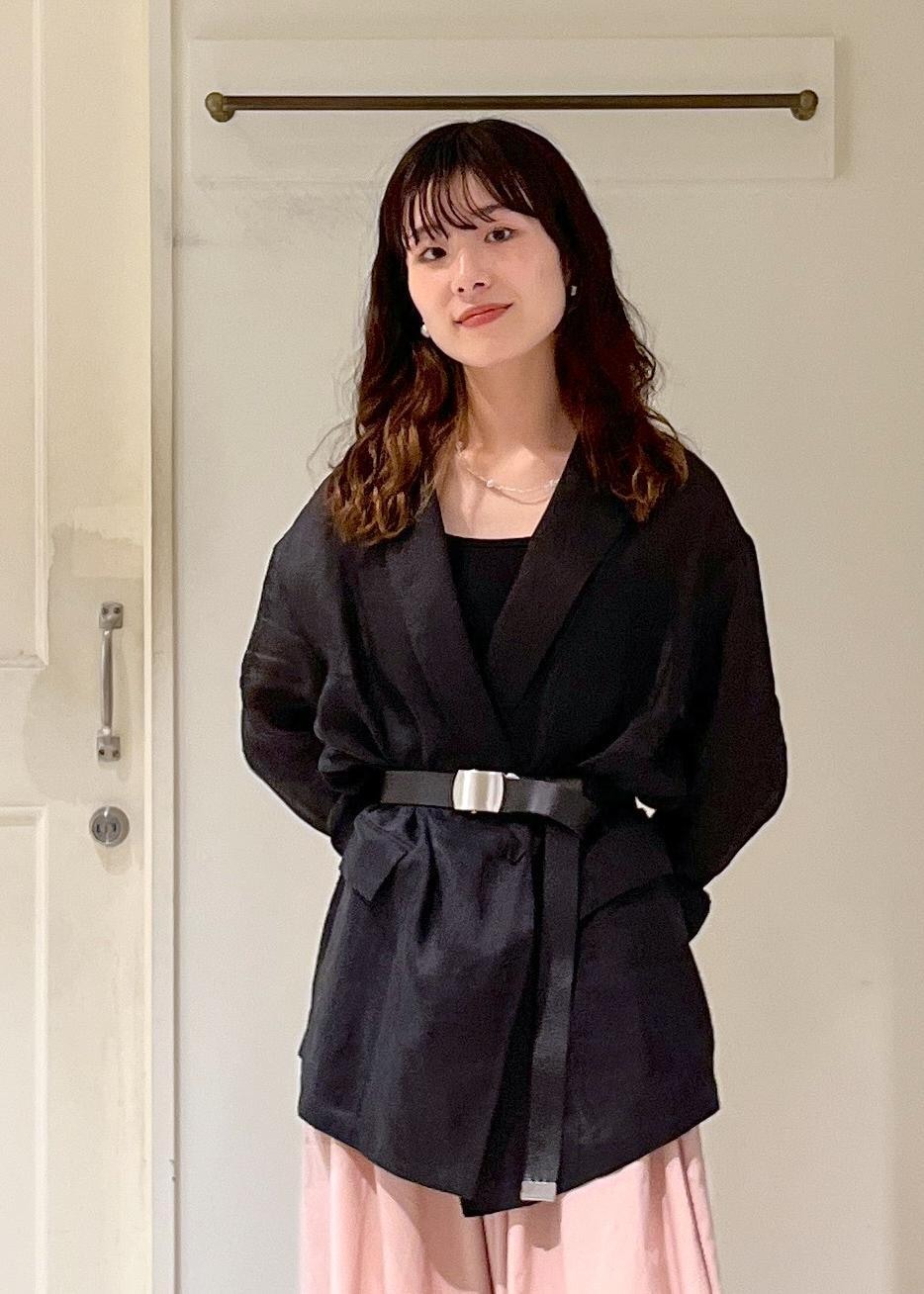 「羽織、Baserange、CABLE PANTS、BAGMATI、シルバー、春コーデ、初夏コーデ、デートコーデ、お出かけコーデ、旅行コーデ、推し活コーデ、女子会コーデ、大人カジュアル、パンツスタイル、カジュアルコーデ」|「SALON adam et rope'のナローストラップサンダル(サンダル、ブラック系)」を使った、michiruさん(レディース・156cm)の春コーディネートの8枚目の写真