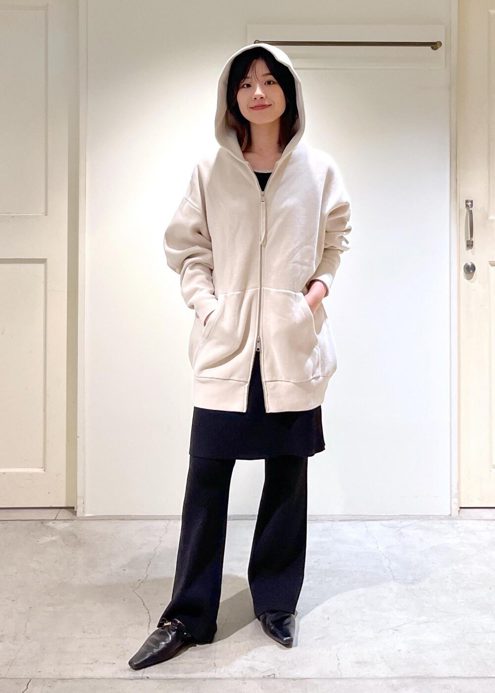 「CreamyCotton、クリーミーコットン、GGG for SALON、GOOD PEOPLE GOOD STITCHING GOOD PRODUCT、アメリカンスリーブ、リブ、L.L.Bean、グロサリートート、マザーズバッグ、新作、パープル、ホワイト、ジップ、フード、ブラック」｜「SALON adam et rope'のリブレギンス＋ミニスカートセット【洗える】（スカート、ブラック系）」を使った、michiruさん（レディース・156cm）の夏コーディネートの5枚目の写真