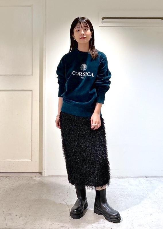 「CreamyCotton、クリーミーコットン、プルオーバー、オーガニックコットン、グリーン、COUTURE D'ADAM、フェザー、ブラック、REMME、チェルシーブーツ、レザー、BRENTELLA、バッグ、初春コーデ、秋コーデ」｜「REMMEの【REMME（レメ）】クラシックチェルシーブーツ（ブーツ、ブラック系）」を使った、michiruさん（レディース・156cm）の冬コーディネートの6枚目の写真