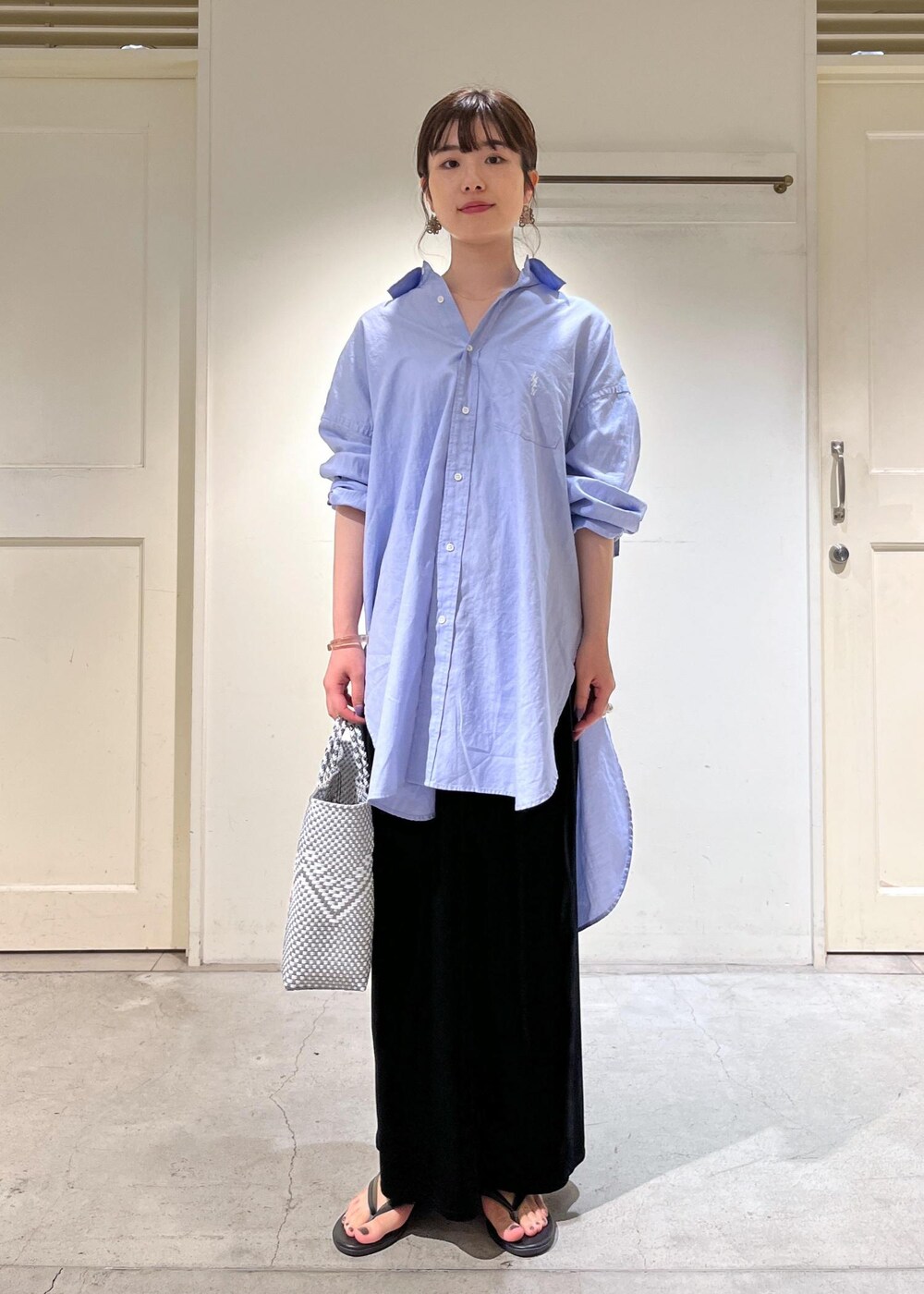 「骨格ウェーブ、ブルベ、低身長、Americana、アメリカーナ、タイトスカート、ベロア、サンダル、NICOLAS LAINAS、Letra、サロンアダムエロペ、SALON　adam et rope'、ビッグシルエット、休日スタイル、お出かけコーデ」｜「NICOLAS LAINASの【NICOLAS LAINAS（ニコラスライナス）】コンフォートソールトングサンダル（サンダル、ブラック系）」を使った、michiruさん（レディース・156cm）の夏コーディネートの4枚目の写真