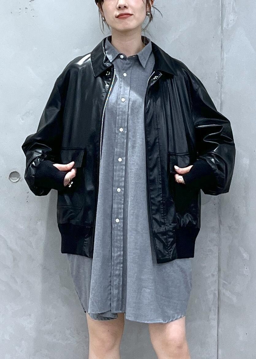 「Americana for SALON、Americana、INDIVIDUALIZED SHIRTS for SALON、INDIVIDUALIZED SHIRTS、REMME、ブラック、レザー、レザーバッグ、グレー、シャツ、シャツワンピース、ショートブーツ、厚底、初秋コーデ、秋コーデ」｜「SALON adam et rope'の【追加】レザーボックスショルダーバッグ（ショルダーバッグ、ブラック系）」を使った、michiruさん（レディース・156cm）の秋コーディネートの8枚目の写真