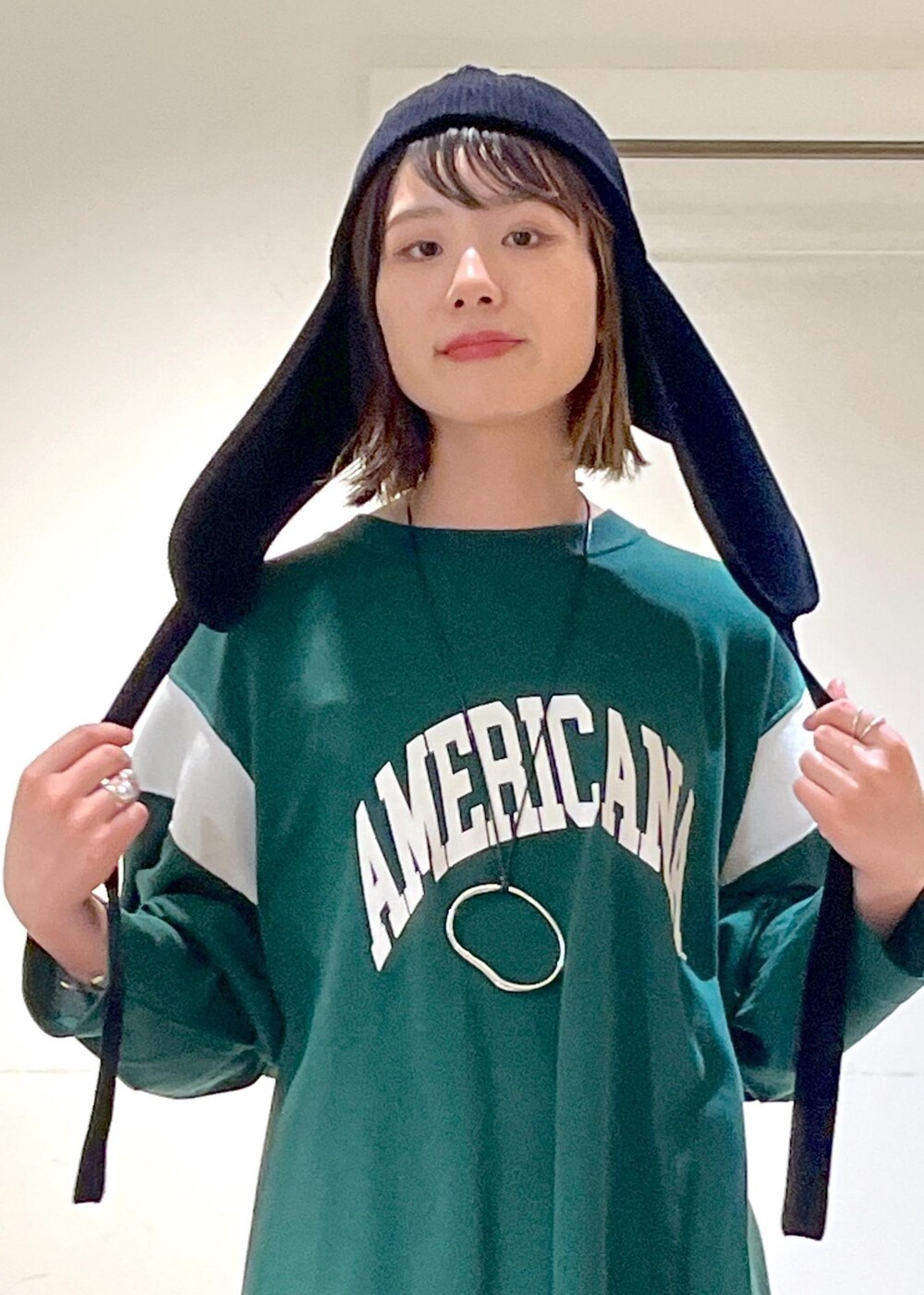 「23AW秋の新作、骨格ウェーブ、ブルベ、低身長、サロンアダムエロペ、Americana、ベロア、SUBU、ダウンサンダル、Creamy Cotton、クリーミーコットン、フライトキャップ、ロゴ、オーバーサイズ、ストリート」｜「SALON adam et rope'の【セットアップ対応・洗える】ベロアロングスリットタイトスカート（スカート、ブラック系）」を使った、michiruさん（レディース・156cm）の秋コーディネートの8枚目の写真