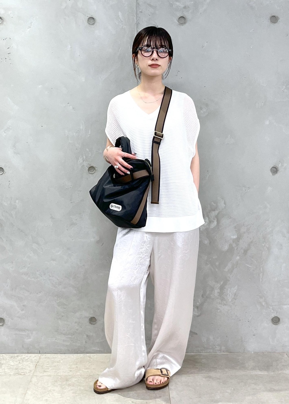 「シアー、プルオーバー、オールインワン、BIRKENSTOCK、Arizona VL Dotted、OUTDOOR PRODUCTS for SALON、OUTDOOR PRODUCTS、別注、トートバッグ、サロンアダムエロペ、24SS春の新作、24SS予約、24SS夏の新作、骨格ウェーブ、ブルべ」｜「SALON adam et rope'のシアーメッシュ2WAYプルオーバー【洗える】（ニット/セーター、ホワイト系）」を使った、michiruさん（レディース・156cm）の春コーディネートの2枚目の写真