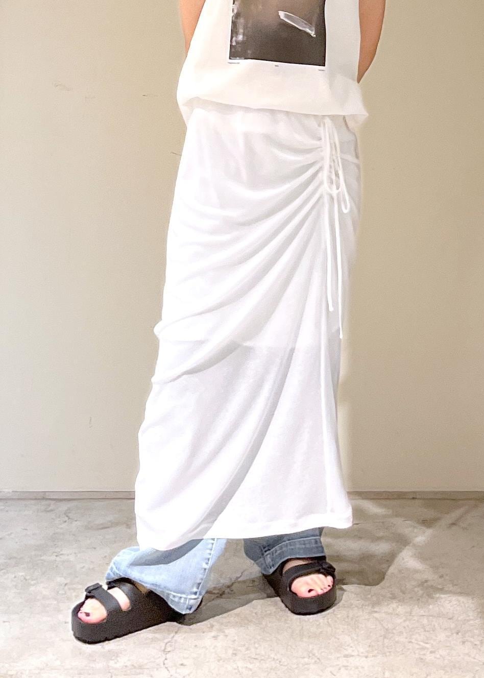 「Yasuko Hirano、平野泰子、Emut S、アートプリント、nu=layer、RED CARD TOKYO、easy SLOGAN、デニム、ブルー、BIRKENSTOCK、Florida III Flex Platform、Diminutivo、初夏コーデ、夏コーデ、デートコーデ」|「RED CARD TOKYOの【RED CARD TOKYO(レッドカードトーキョー)for SALON】別注 easy SLOGAN/デニム(デニムパンツ、ブルー系)」を使った、michiruさん(レディース・156cm)の夏コーディネートの7枚目の写真