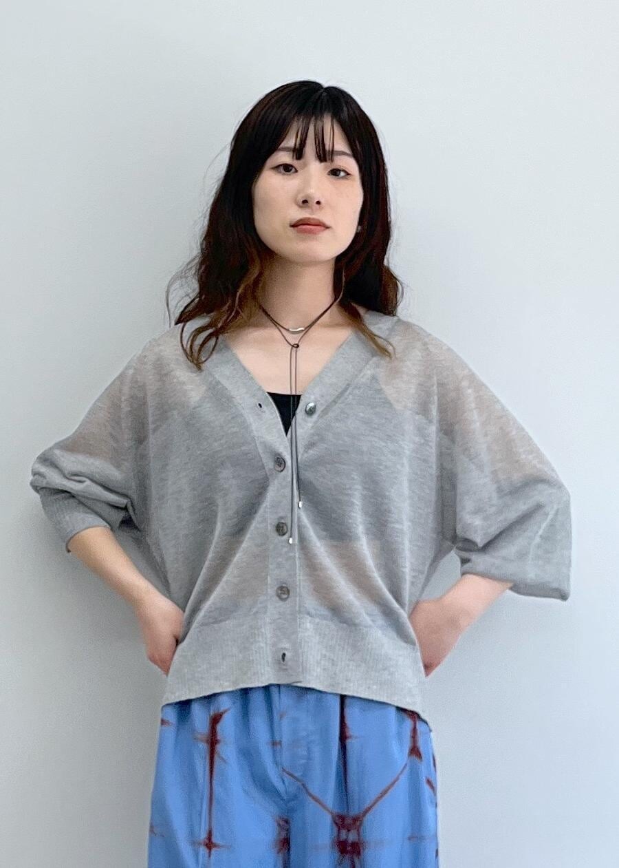 「羽織、タイダイ柄、ブルー、レザー、春コーデ、初夏コーデ、夏コーデ、デートコーデ、お出かけコーデ、旅行コーデ、アウトドアコーデ、フェスコーデ、推し活コーデ、女子会コーデ、大人カジュアル」|「SALON adam et rope'のスプリットレザーミドルボストンバッグ 2(ボストンバッグ、ブラック系)」を使った、michiruさん(レディース・156cm)の春コーディネートの9枚目の写真