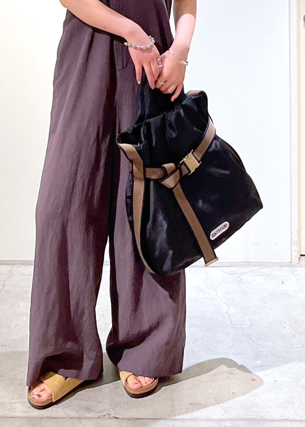 「SALE、チャコール、BIRKENSTOCK、Arizona VL Dotted、OUTDOOR PRODUCTS for SALON、OUTDOOR PRODUCTS、NativeSilverStreams、シルバー、ブラック、ホワイト、Tシャツ、オールインワン、ベージュ、初夏コーデ、夏コーデ」｜「SALON adam et rope'のダブルストラップキャミオールインワン【セットアップ対応】（つなぎ/オールインワン、グレー系）」を使った、michiruさん（レディース・156cm）の夏コーディネートの10枚目の写真