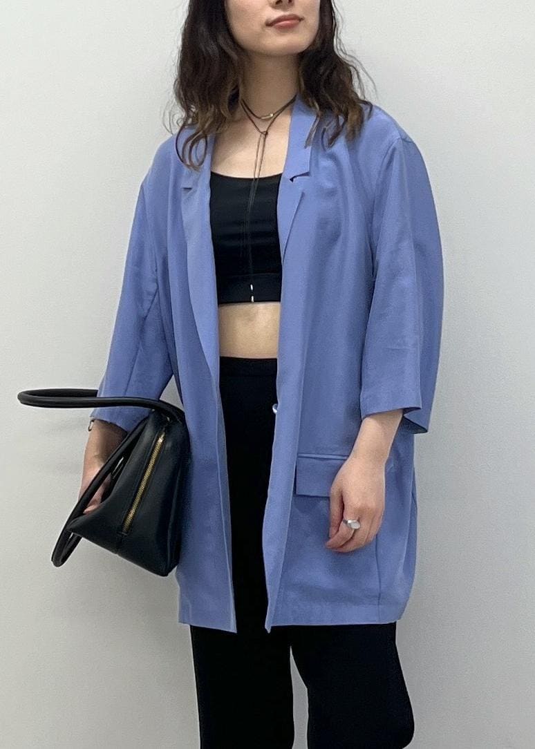 「GENTLE SILK、ウォッシャブルシルク、半袖、羽織、ブルー、レギンスパンツ、レザー、初春コーデ、春コーデ、初夏コーデ、お仕事コーデ、デートコーデ、お出かけコーデ、旅行コーデ、推し活コーデ」|「SALON adam et rope'のスプリットレザーミドルボストンバッグ 2(ボストンバッグ、ブラック系)」を使った、michiruさん(レディース・156cm)の春コーディネートの9枚目の写真