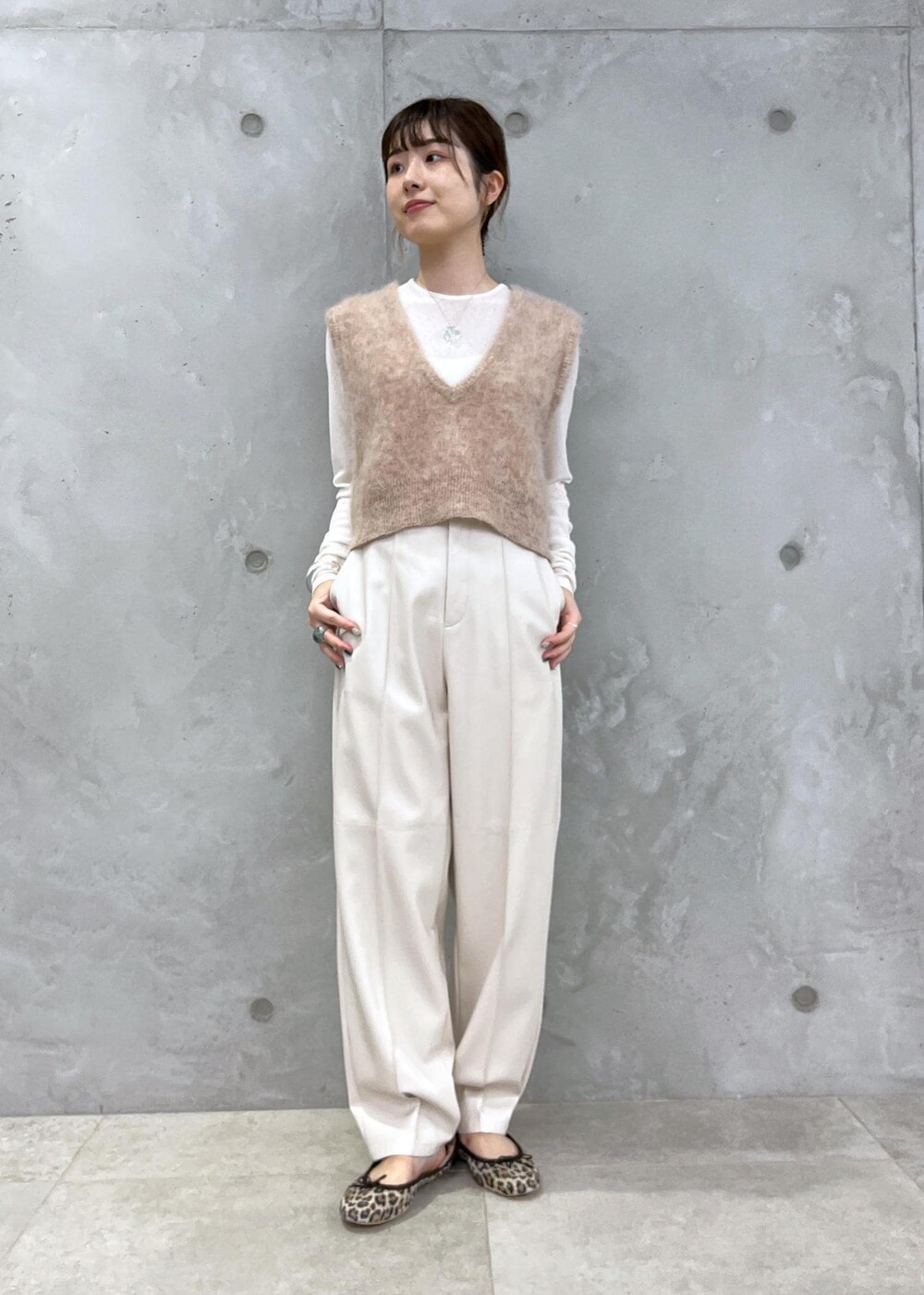 「骨格ウェーブ、ブルベ、低身長、モヘア、KINAN、クリーミーコットン、サロンアダムエロペ、レオパード、porselli、シアートップス、お出かけコーデ、秋コーデ、SALON adam et rope'、Creamy Cotton、秋服準備はじめました」|「E.PORSELLIの【porselli(ポルセリ)】ballet shoes leo/バレエシューズ(バレエシューズ、ブラウン系)」を使った、michiruさん(レディース・156cm)の夏コーディネートの4枚目の写真