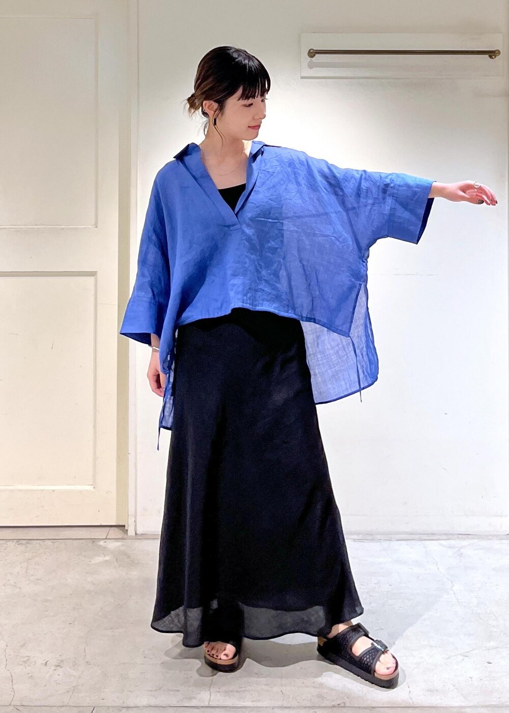「デザインTOPS、カラー、シアー、KINAN、ノルマンディリネン、BIRKENSTOCK、Arizona、クロシェ編み、ミニバッグ、サロンアダムエロペ、24SS夏の新作、骨格ウェーブ、ブルべ、セットアップ対応、春ファッション」｜「BIRKENSTOCKの【BIRKENSTOCK】Arizona Platform Flex Mesh（サンダル、ブラック系）」を使った、michiruさん（レディース・156cm）の春コーディネートの8枚目の写真