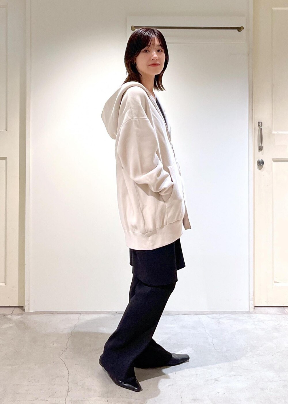 「CreamyCotton、クリーミーコットン、GGG for SALON、GOOD PEOPLE GOOD STITCHING GOOD PRODUCT、アメリカンスリーブ、リブ、L.L.Bean、グロサリートート、マザーズバッグ、新作、パープル、ホワイト、ジップ、フード、ブラック」｜「SALON adam et rope'のリブレギンス＋ミニスカートセット【洗える】（スカート、ブラック系）」を使った、michiruさん（レディース・156cm）の夏コーディネートの6枚目の写真