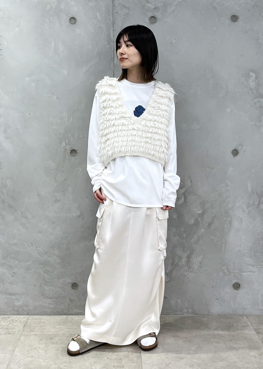 「ファー、Yves Klein、Tシャツ、WEB限定、ミリタリースカート、サテン、マザーズリュック、トップス、Tシャツ/カットソー、ベスト、SHJ34210、SHM34720、24バッグ_pickup、NEWバッグ_pickup、YvesKlein」｜「SALON adam et rope'の[新色追加！]【WEB限定】[ショルダーバッグ付き・ユニセックスで使える・軽量]マザーズリュック3（バックパック/リュック、ホワイト系）」を使った、michiruさん（レディース・156cm）の夏コーディネートの8枚目の写真