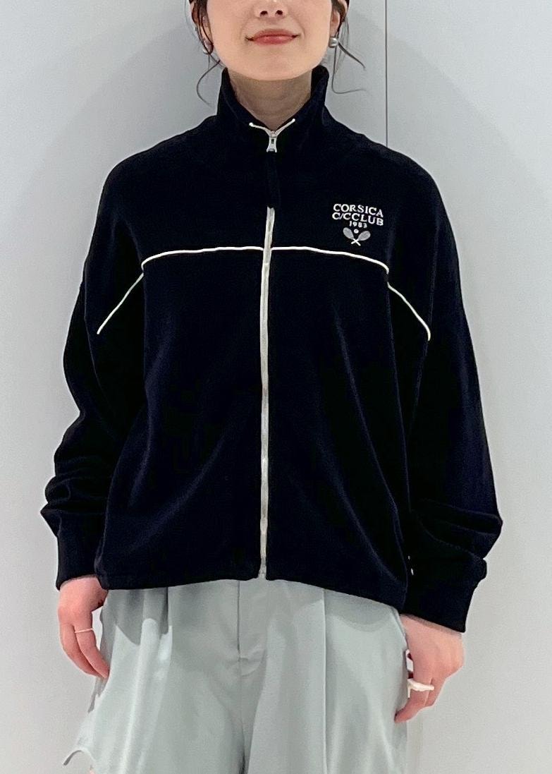 「CreamyCotton、クリーミーコットン、ブルゾン、オーガニックコットン、ブラック、VELVETY INDIGO BLUE BLACK、グリーン、adidas、SAMBA OG、初春コーデ、春コーデ、初秋コーデ、秋コーデ、運動会コーデ、旅行コーデ」｜「SALON adam et rope'のブラパッド付タンクトップ-CreamyCotton /クリーミーコットン-（タンクトップ、ブラック系）」を使った、michiruさん（レディース・156cm）の冬コーディネートの9枚目の写真