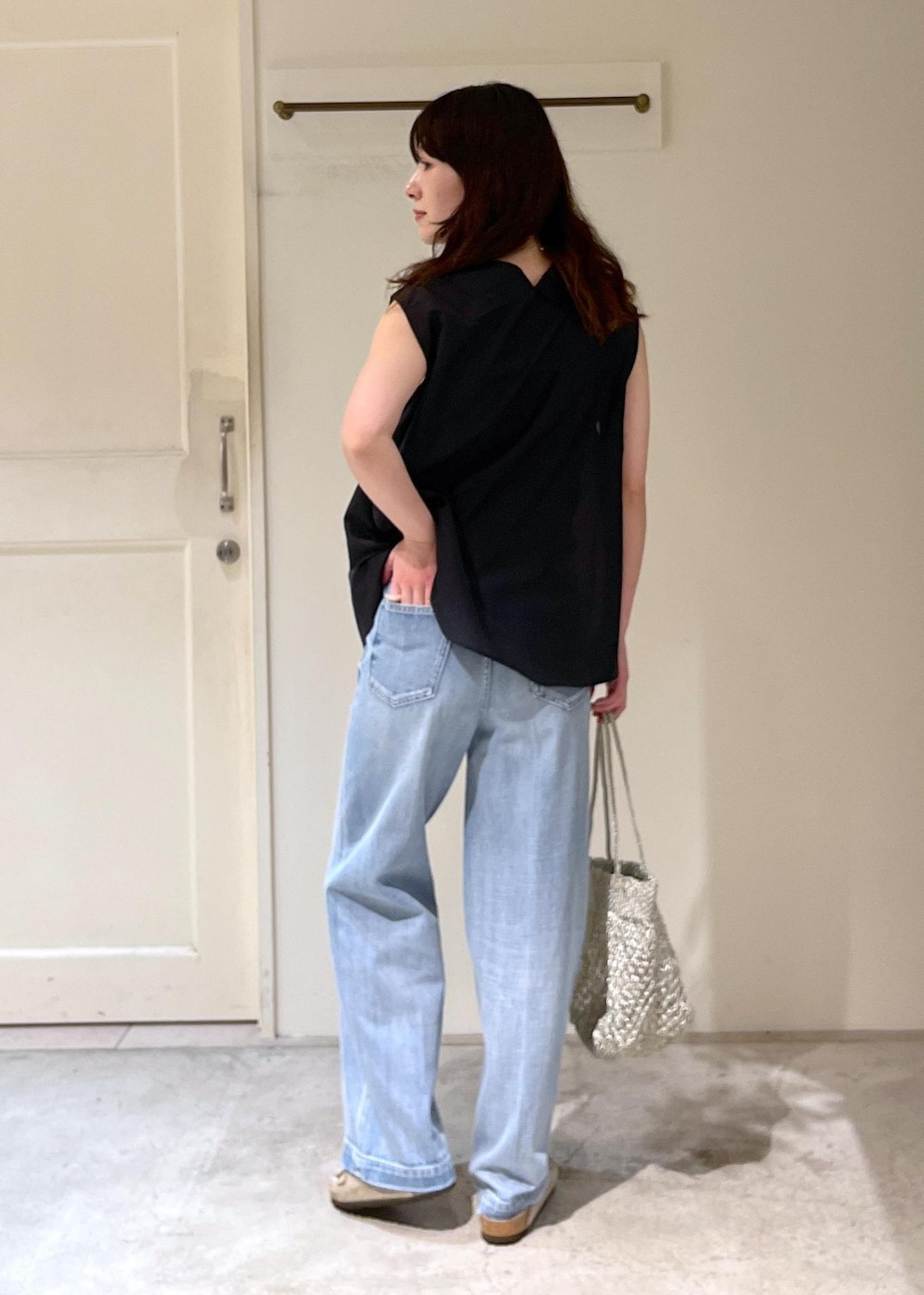 「コットンシルク、ブラック、RED CARD TOKYO、easy SLOGAN、デニム、BIRKENSTOCK、Zurich、ベージュ、BAGMATI、シルバー、初夏コーデ、夏コーデ、デートコーデ、お出かけコーデ、旅行コーデ」｜「SALON adam et rope'のプリマベールファームリーリブタンクトップ［UVケア・洗える］（タンクトップ、ブラック系）」を使った、michiruさん（レディース・156cm）の夏コーディネートの5枚目の写真