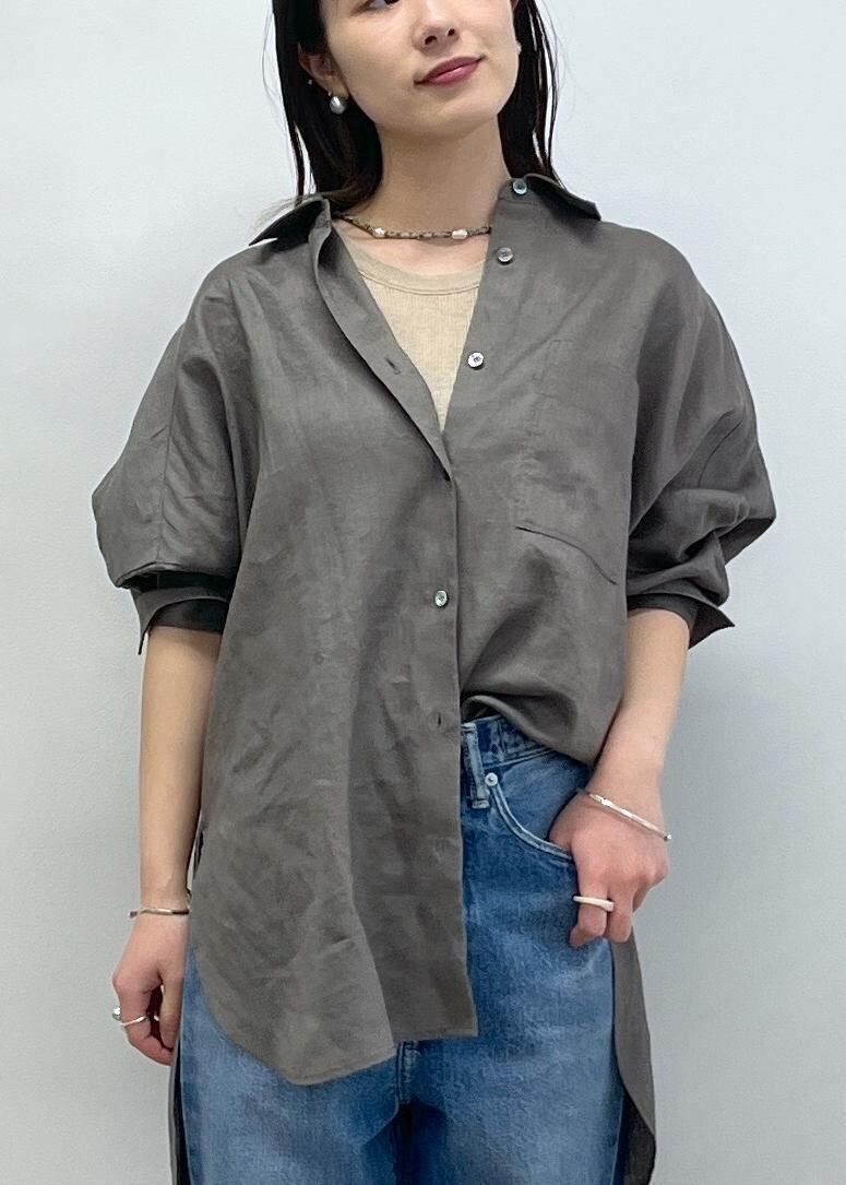 「GENTLE LINEN、シャツ、オーバーサイズ、リネン、グレー、アメリカンスリーブ、ベージュ、KURO for SALON、KURO、OPTIMA、デニム、ブルー、REMME、フラットシューズ、メッシュ」|「REMMEの【REMME(レメ)】メッシュフラットシューズ(パンプス、ブラック系)」を使った、michiruさん(レディース・156cm)の冬コーディネートの8枚目の写真