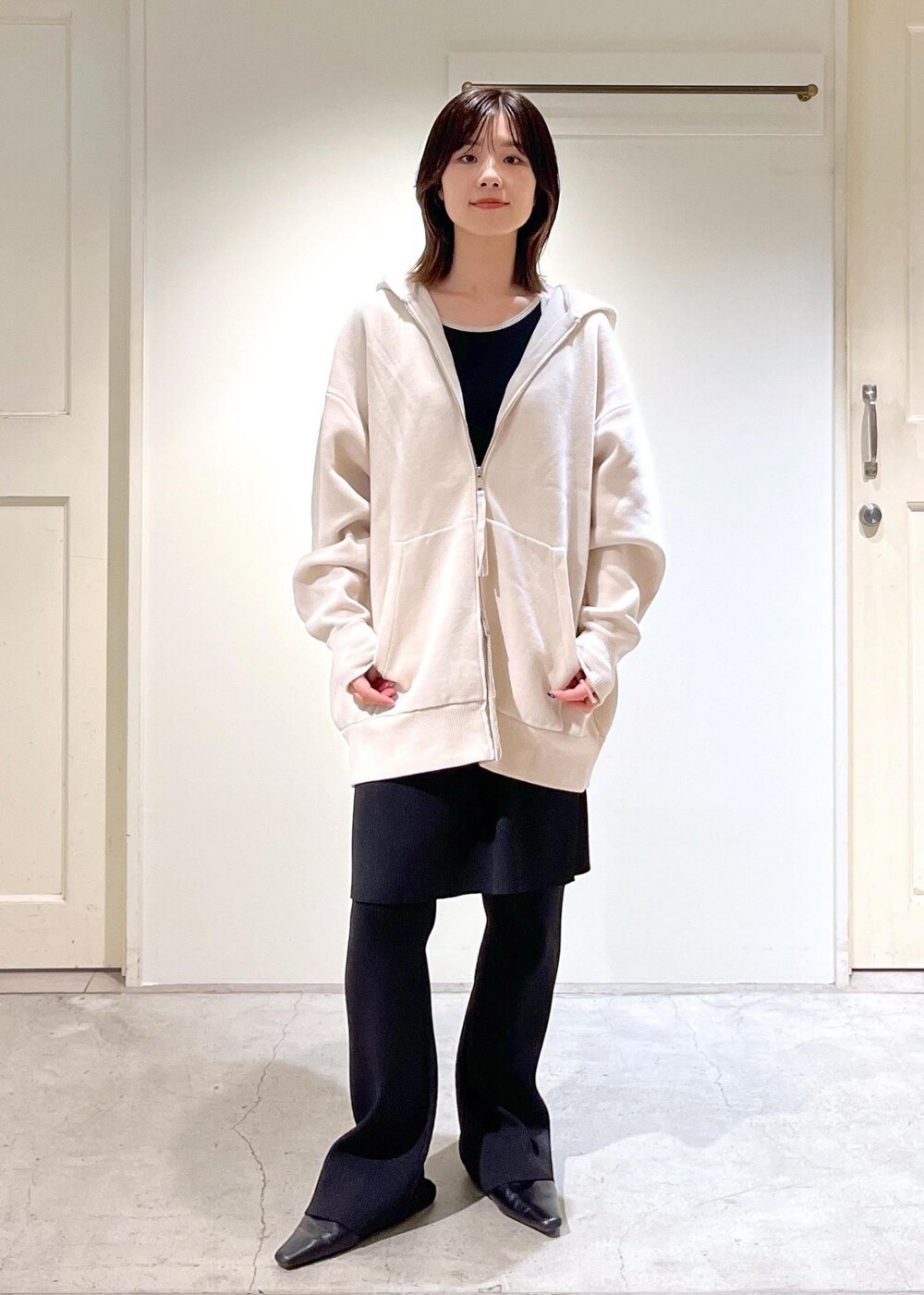 「CreamyCotton、クリーミーコットン、GGG for SALON、GOOD PEOPLE GOOD STITCHING GOOD PRODUCT、アメリカンスリーブ、リブ、L.L.Bean、グロサリートート、マザーズバッグ、新作、パープル、ホワイト、ジップ、フード、ブラック」｜「SALON adam et rope'のリブレギンス＋ミニスカートセット【洗える】（スカート、ブラック系）」を使った、michiruさん（レディース・156cm）の夏コーディネートの3枚目の写真