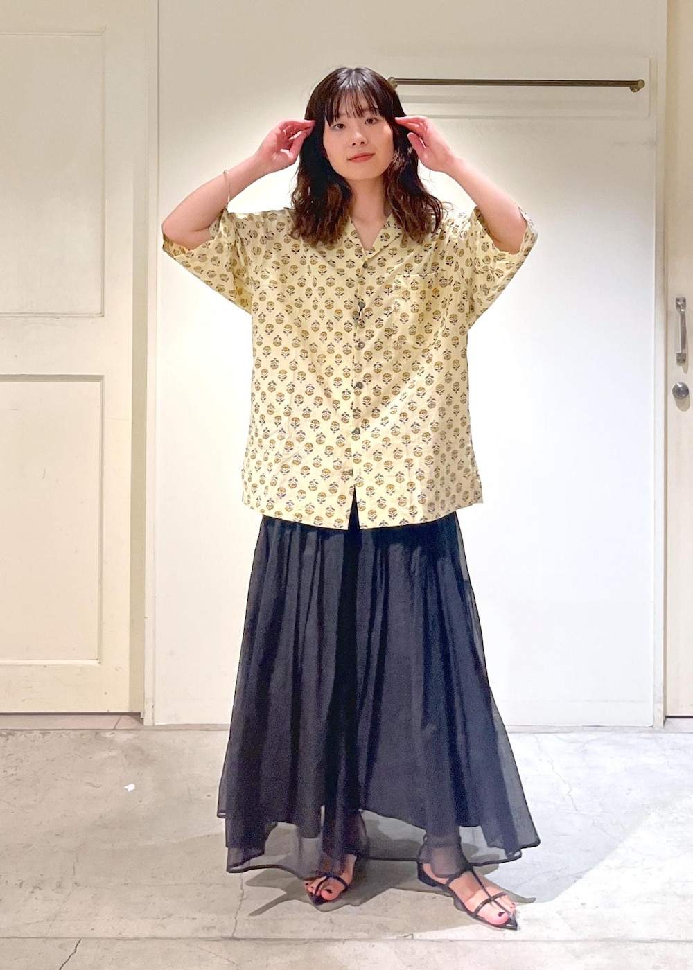 「COUTURE D'ADAM、クチュールドアダム、半袖、ブロックプリント、WEB限定、ギャザースカート、シアー、フラットサンダル、MAISON N.H PARIS、初春コーデ、春コーデ、デートコーデ、お出かけコーデ、旅行コーデ、推し活コーデ」｜「SALON adam et rope'の【WEB限定】コットンオーガンジーギャザースカート 2（スカート、ブラック系）」を使った、michiruさん（レディース・156cm）の春コーディネートの7枚目の写真