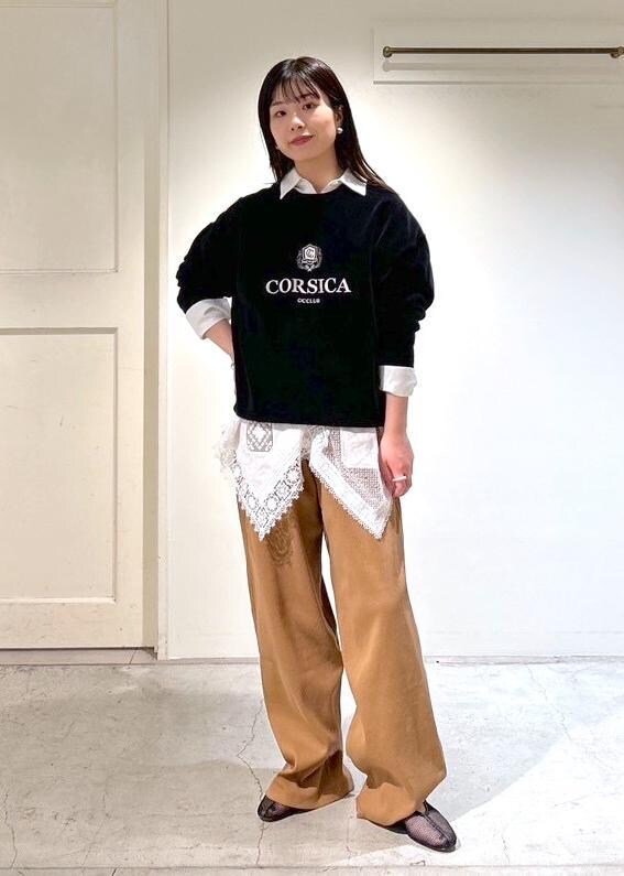 「CreamyCotton、クリーミーコットン、プルオーバー、オーガニックコットン、ブラック、シャツ、レース、ホワイト、Baserange、ベースレンジ、ブラウン、REMME、フラットシューズ、初春コーデ、春コーデ」｜「REMMEの【REMME(レメ)】メッシュフラットシューズ（パンプス、ブラック系）」を使った、michiruさん（レディース・156cm）の冬コーディネートの7枚目の写真