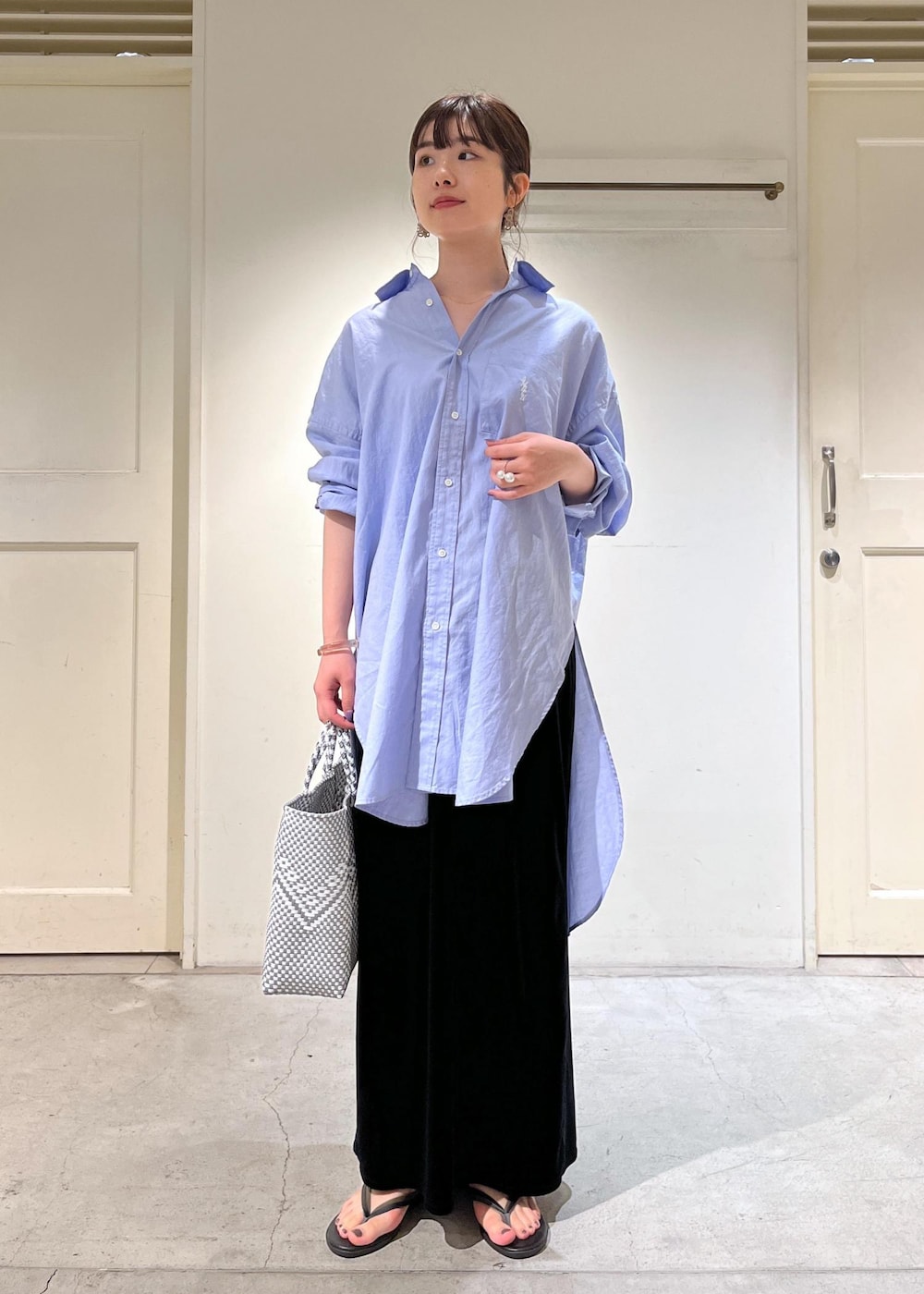 「骨格ウェーブ、ブルベ、低身長、Americana、アメリカーナ、タイトスカート、ベロア、サンダル、NICOLAS LAINAS、Letra、サロンアダムエロペ、SALON　adam et rope'、ビッグシルエット、休日スタイル、お出かけコーデ」｜「NICOLAS LAINASの【NICOLAS LAINAS（ニコラスライナス）】コンフォートソールトングサンダル（サンダル、ブラック系）」を使った、michiruさん（レディース・156cm）の夏コーディネートの2枚目の写真
