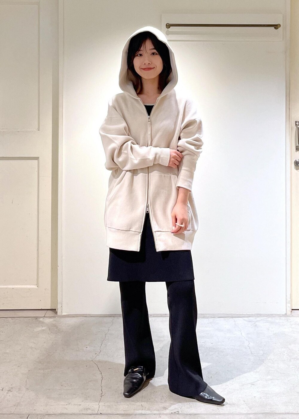「CreamyCotton、クリーミーコットン、GGG for SALON、GOOD PEOPLE GOOD STITCHING GOOD PRODUCT、アメリカンスリーブ、リブ、L.L.Bean、グロサリートート、マザーズバッグ、新作、パープル、ホワイト、ジップ、フード、ブラック」｜「SALON adam et rope'のリブレギンス＋ミニスカートセット【洗える】（スカート、ブラック系）」を使った、michiruさん（レディース・156cm）の夏コーディネートの4枚目の写真