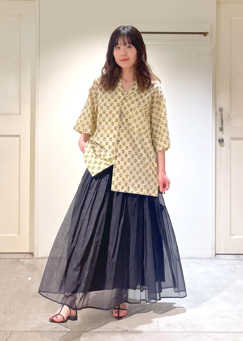 「COUTURE D'ADAM、クチュールドアダム、半袖、ブロックプリント、WEB限定、ギャザースカート、シアー、フラットサンダル、MAISON N.H PARIS、初春コーデ、春コーデ、デートコーデ、お出かけコーデ、旅行コーデ、推し活コーデ」｜「SALON adam et rope'の【WEB限定】コットンオーガンジーギャザースカート 2（スカート、ブラック系）」を使った、michiruさん（レディース・156cm）の春コーディネートの8枚目の写真