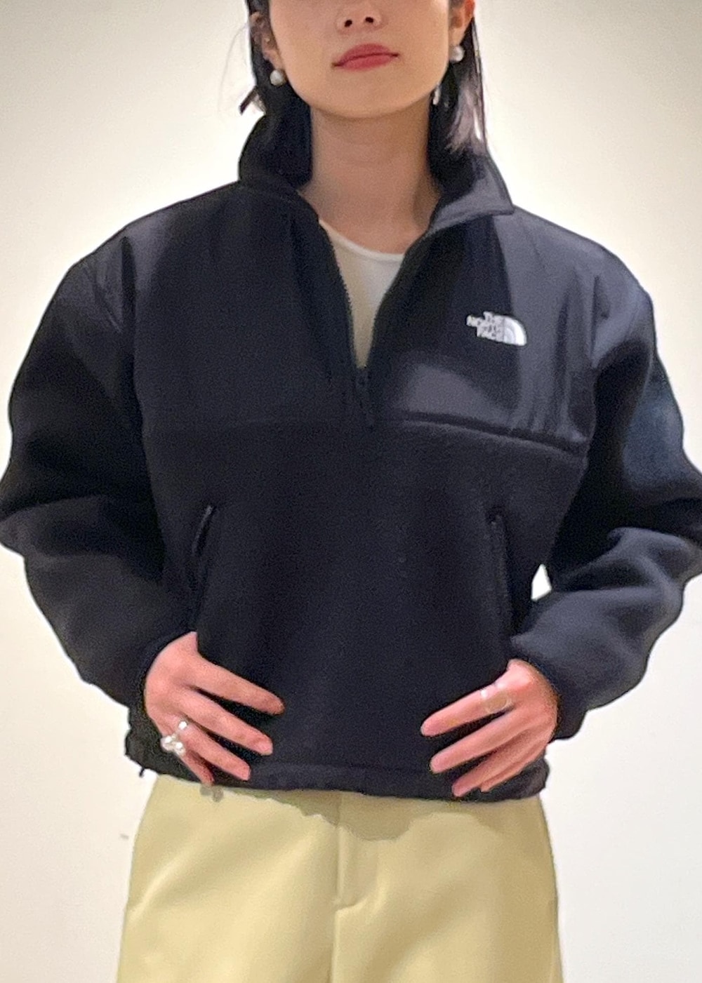 「THE NORTH FACE、ノースフェイス、フリース、ジャケット、New Balance、ニューバランス、Americana、アメリカーナ、キャップ、ブラック、パンツ、イエロー、グレー、スニーカー、サロンアダムエロペ」｜「SALON adam et rope'の【Americana（アメリカーナ）】47クリーンナップキャップ（キャップ、ブラック系）」を使った、michiruさん（レディース・156cm）の秋コーディネートの6枚目の写真