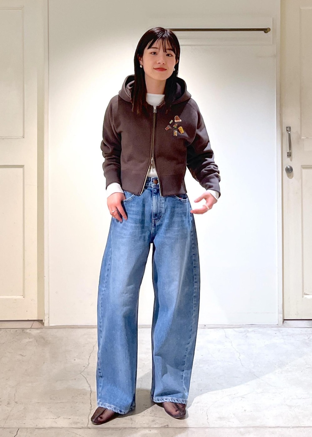 「アズマ裏毛、カーキ、RED CARD TOKYO、Montana、デニム、バギーデニム、REMME、BAGMATI、レザー、初春コーデ、春コーデ、運動会コーデ、お出かけコーデ、旅行コーデ、アウトドアコーデ」｜「RED CARD TOKYOの【RED CARD TOKYO（レッドカードトーキョー）】別注Montana/モンタナバギーデニム2（デニムパンツ、ブルー系）」を使った、michiruさん（レディース・156cm）の春コーディネートの8枚目の写真